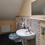 Farbenfrohe Dachgeschosswohnung Lägenhet Giesen