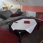 Farbenfrohe Dachgeschosswohnung Lägenhet