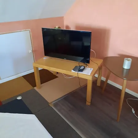 Daire Farbenfrohe Dachgeschosswohnung Giesen